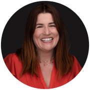 "Nunca provei um bolo tão macio e saboroso! A Falzoni sempre me surpreende. Cada pedaço é um abraço doce no coração. Recomendo de olhos fechados!" – Juliana S.